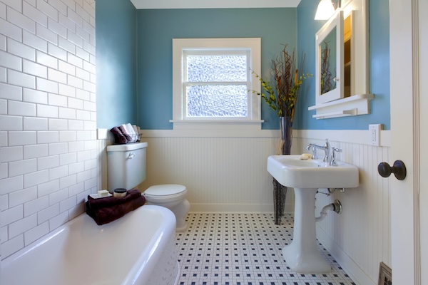 Residential bathroom professionally cleaned by pro clean